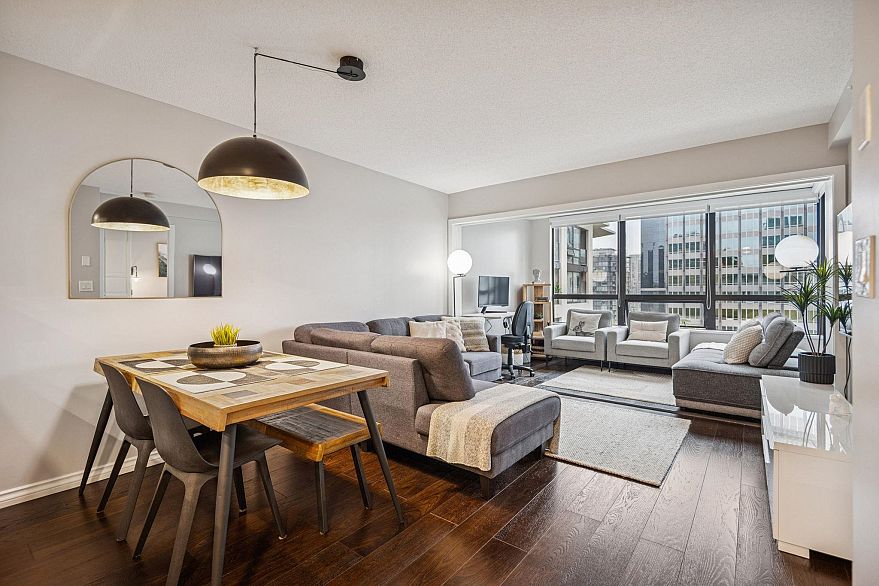 2205 938 Smithe Street