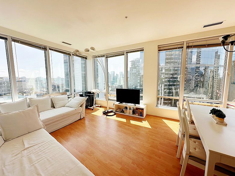 1401 989 Nelson Street