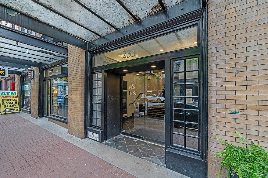 301 233 Abbott Street