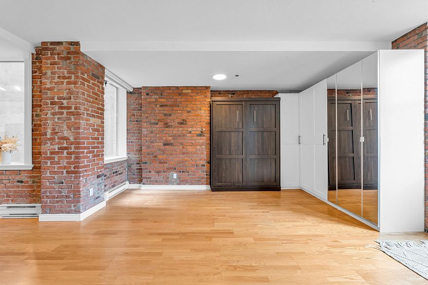 301 233 Abbott Street