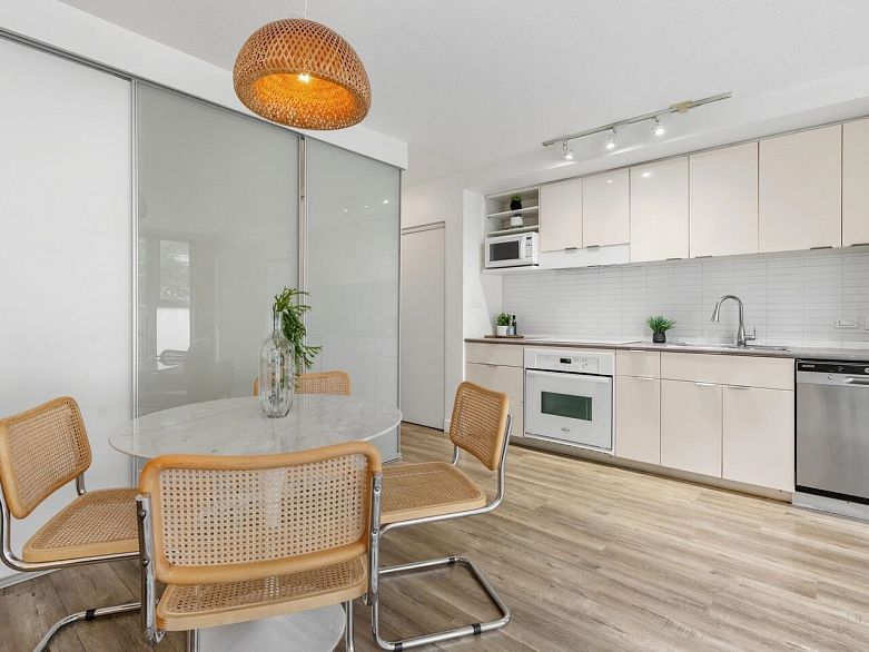 209 168 Powell Street