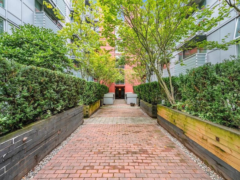 209 168 Powell Street