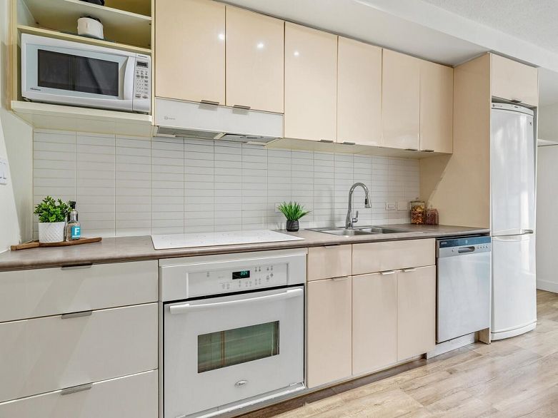 209 168 Powell Street