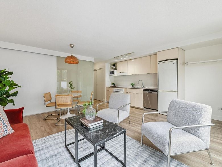 209 168 Powell Street