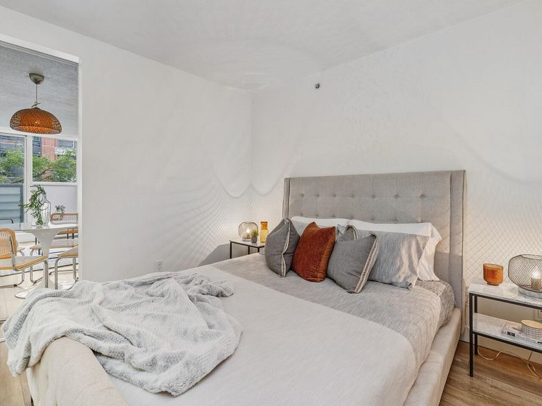 209 168 Powell Street