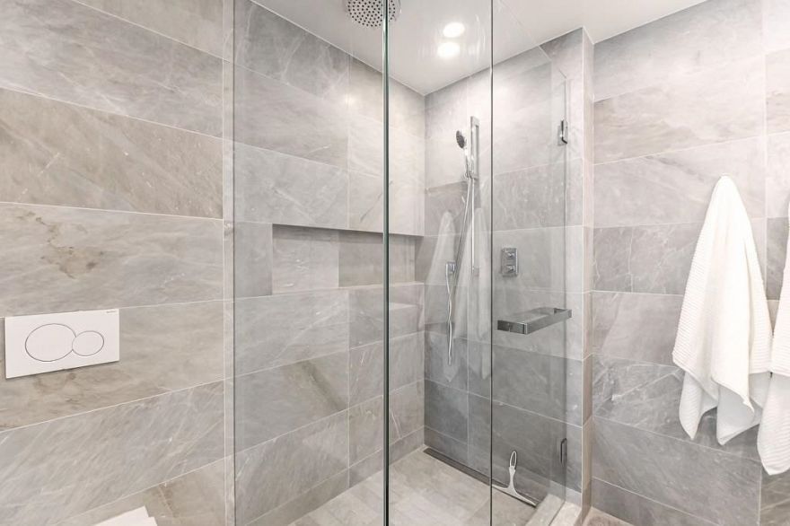 402 889 Pacific Street