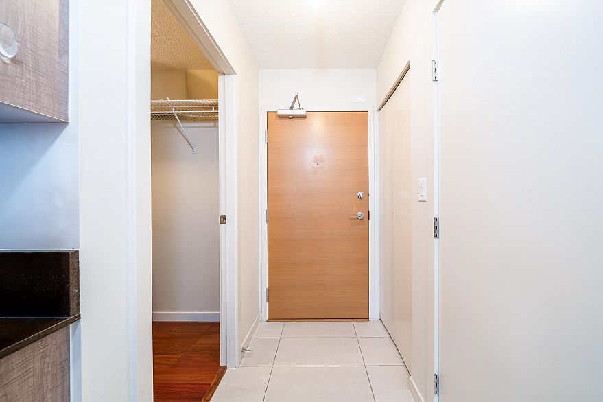 2105 909 Mainland Street