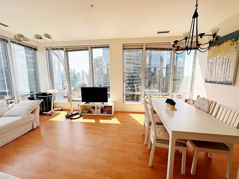 1401 989 Nelson Street