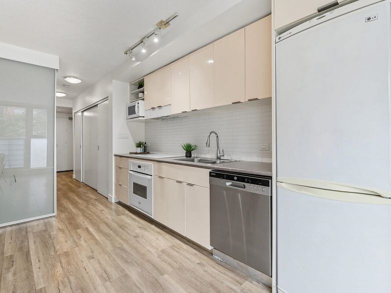 209 168 Powell Street