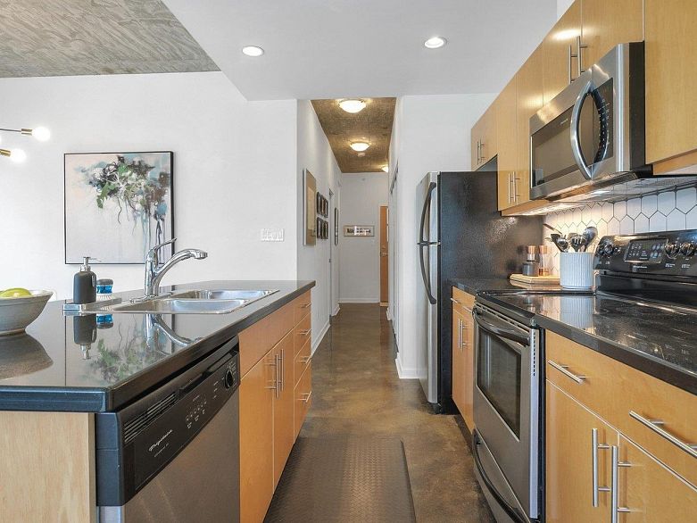 306 919 Station Street