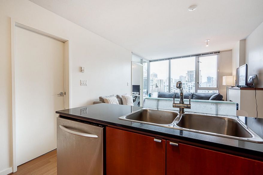 1003 822 Seymour Street