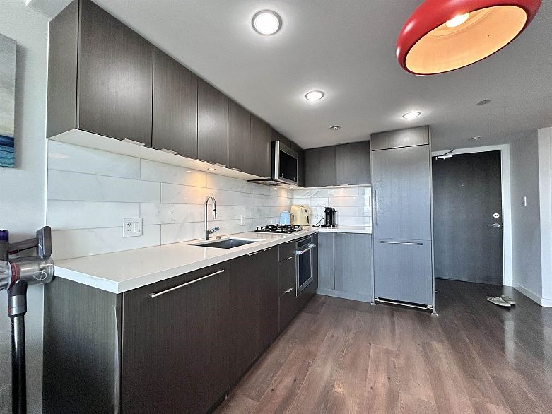 2606 8189 Cambie Street