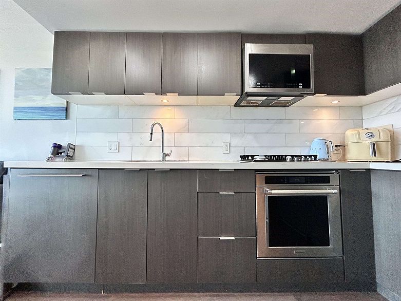 2606 8189 Cambie Street