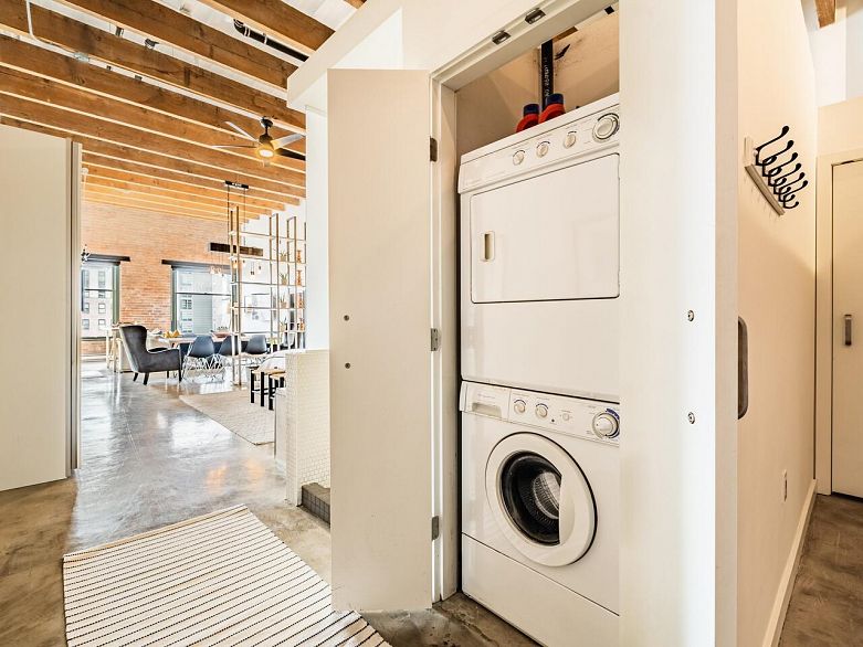 515 55 E Cordova Street