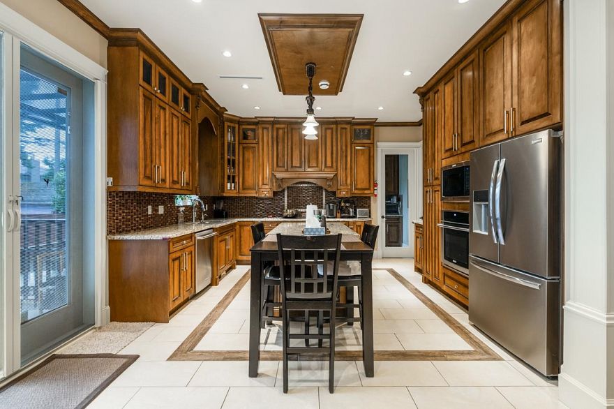 7130 Granville Street