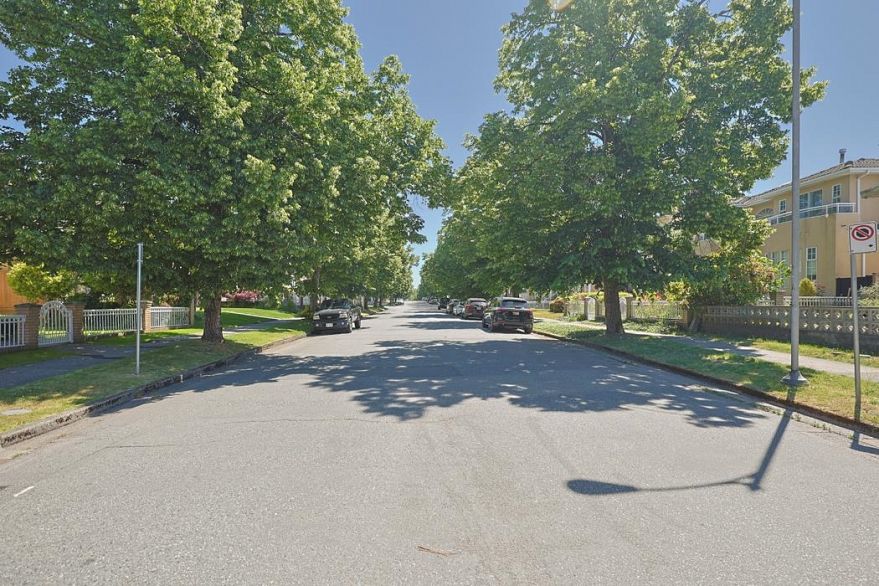 7310 Gladstone Street