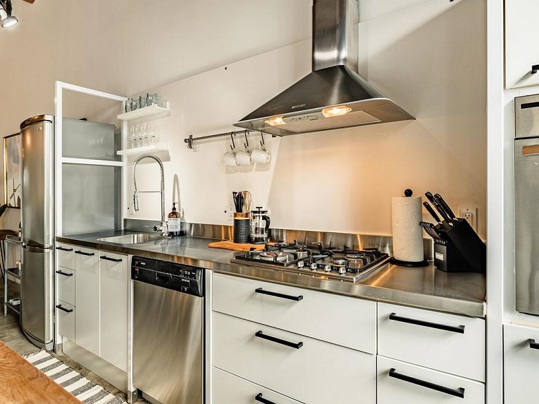 515 55 E Cordova Street