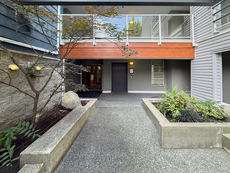 202 1820 E Kent Avenue