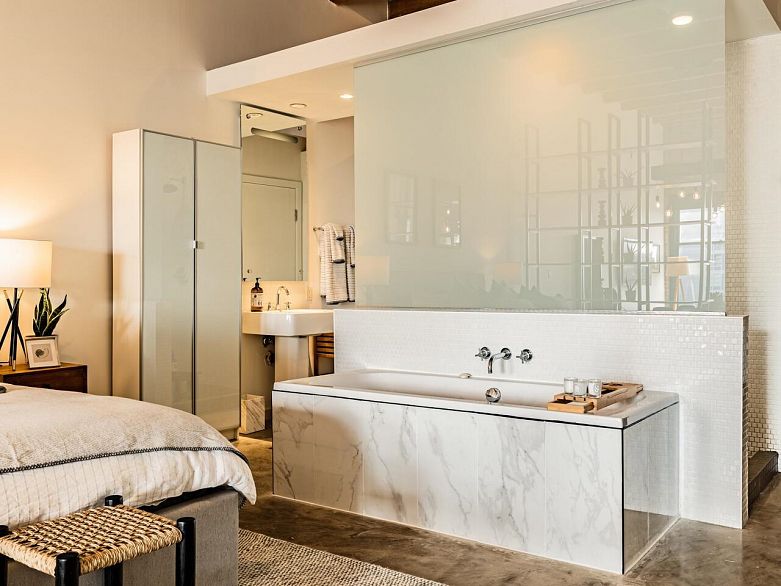 515 55 E Cordova Street