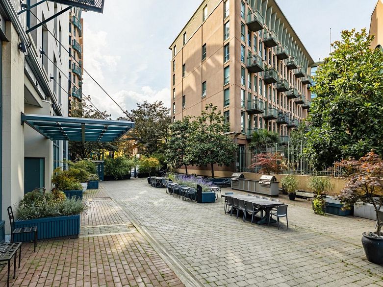 515 55 E Cordova Street