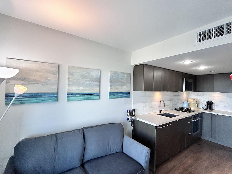 2606 8189 Cambie Street