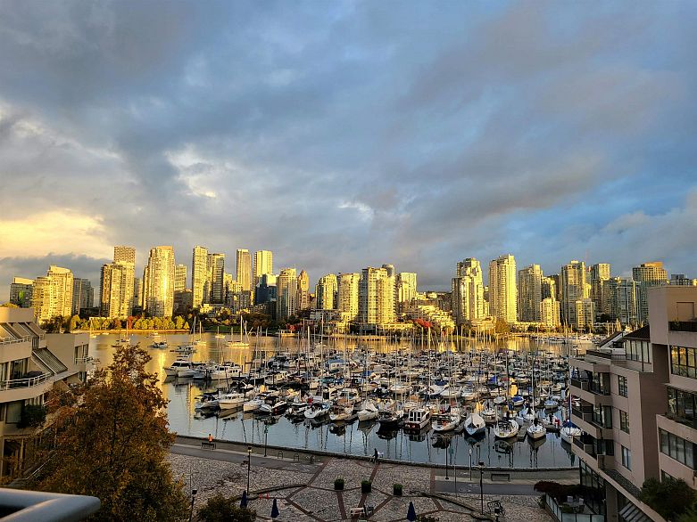 521 666 Leg In Boot Square