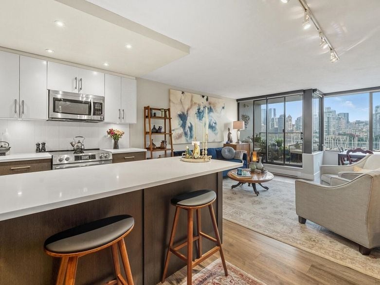 521 666 Leg In Boot Square