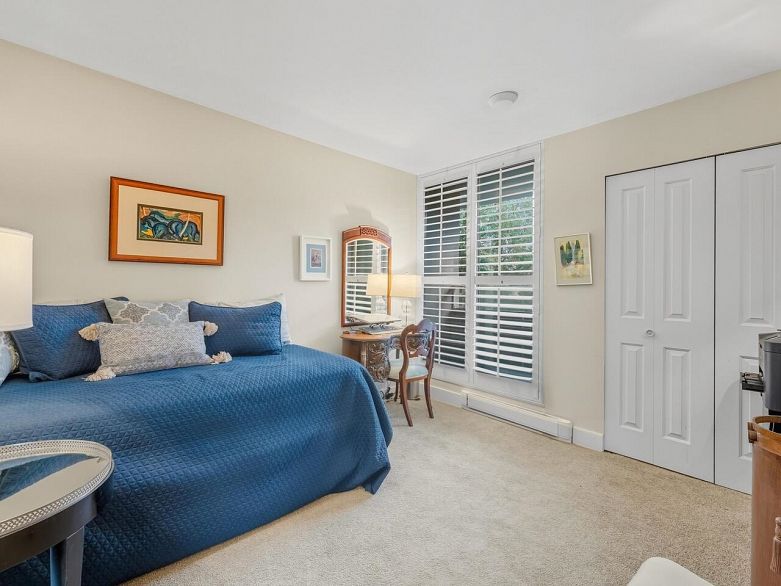 521 666 Leg In Boot Square