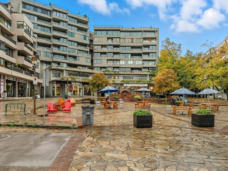 521 666 Leg In Boot Square