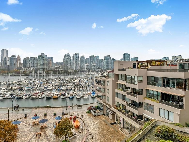 521 666 Leg In Boot Square