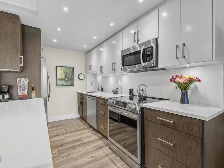 521 666 Leg In Boot Square