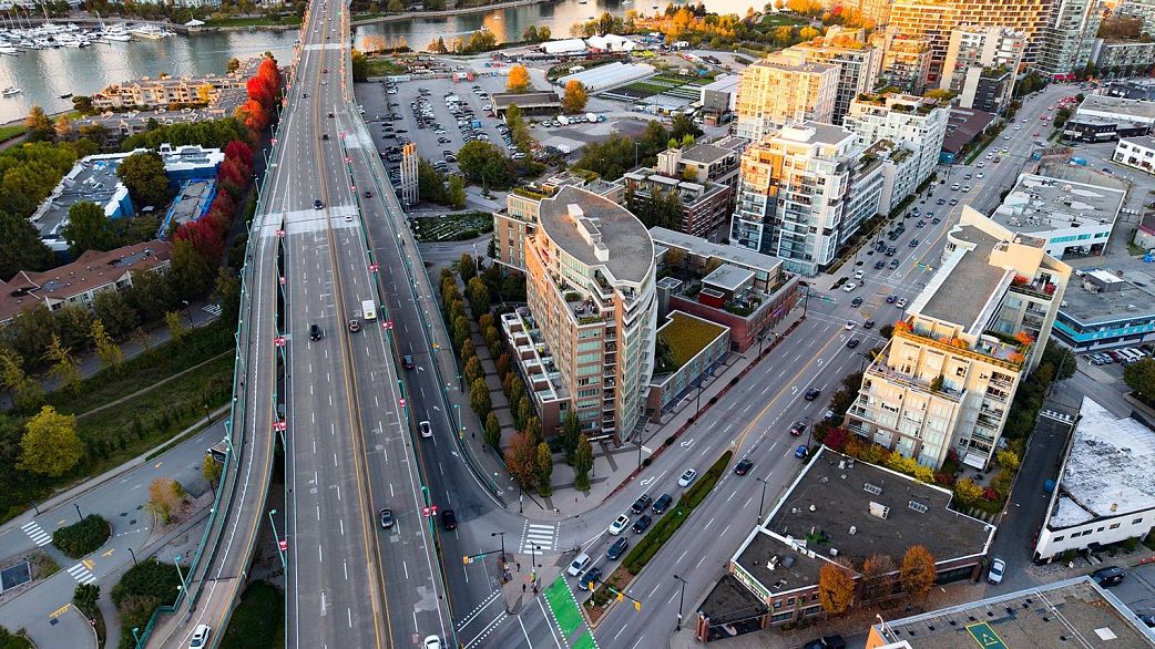 402 445 W 2nd Avenue