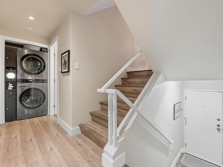 521 666 Leg In Boot Square