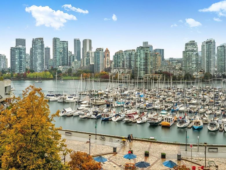 521 666 Leg In Boot Square