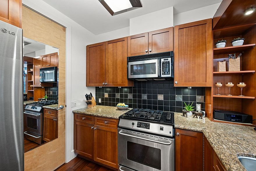 202 1750 W 2nd Avenue