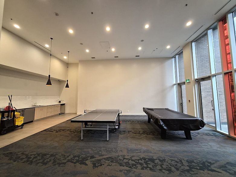 317 2033 W 10th Avenue