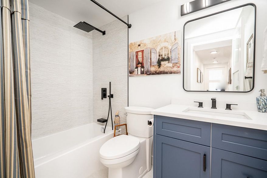 906 189 Davie Street