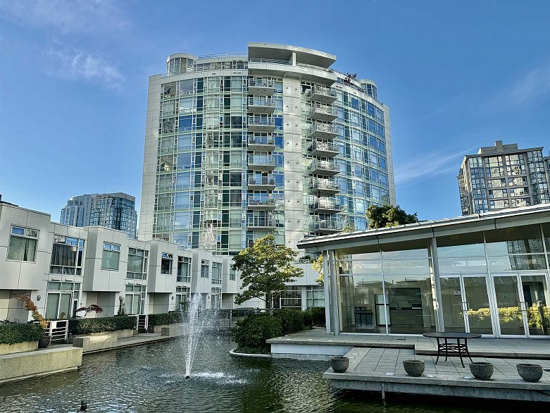 906 189 Davie Street