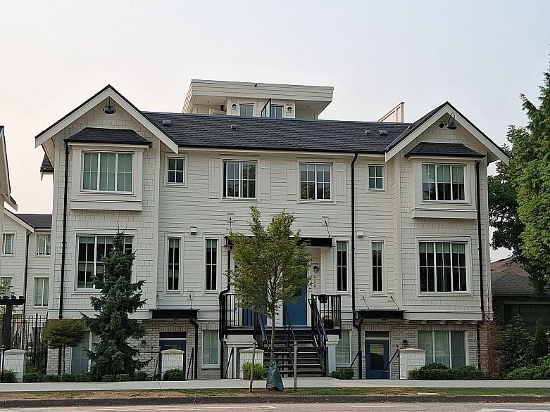 922 W 49th Avenue