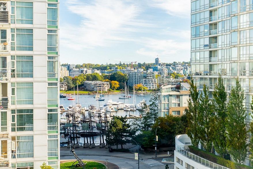 906 189 Davie Street