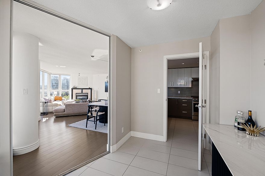 1202 1383 Marinaside Crescent