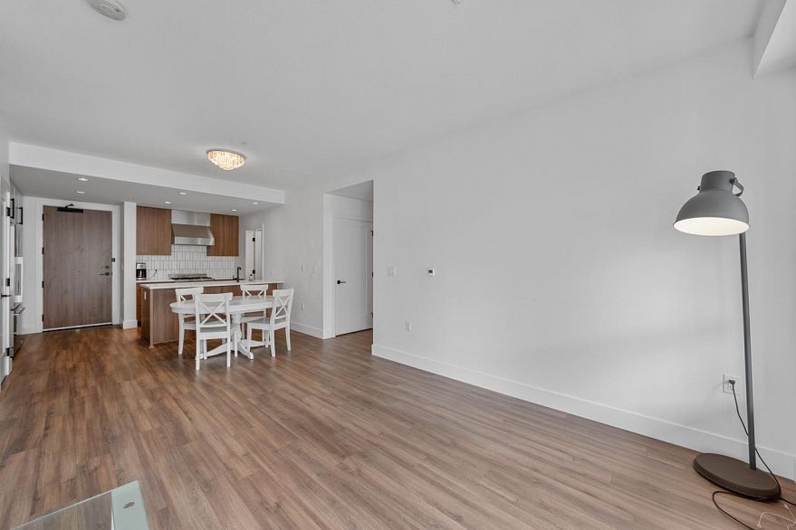 201 6933 Cambie Street