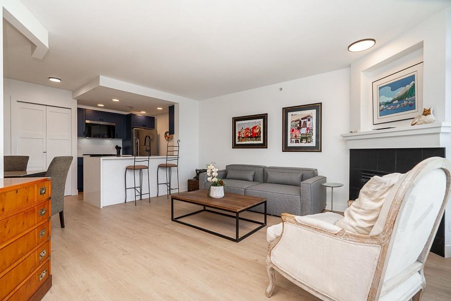 906 189 Davie Street