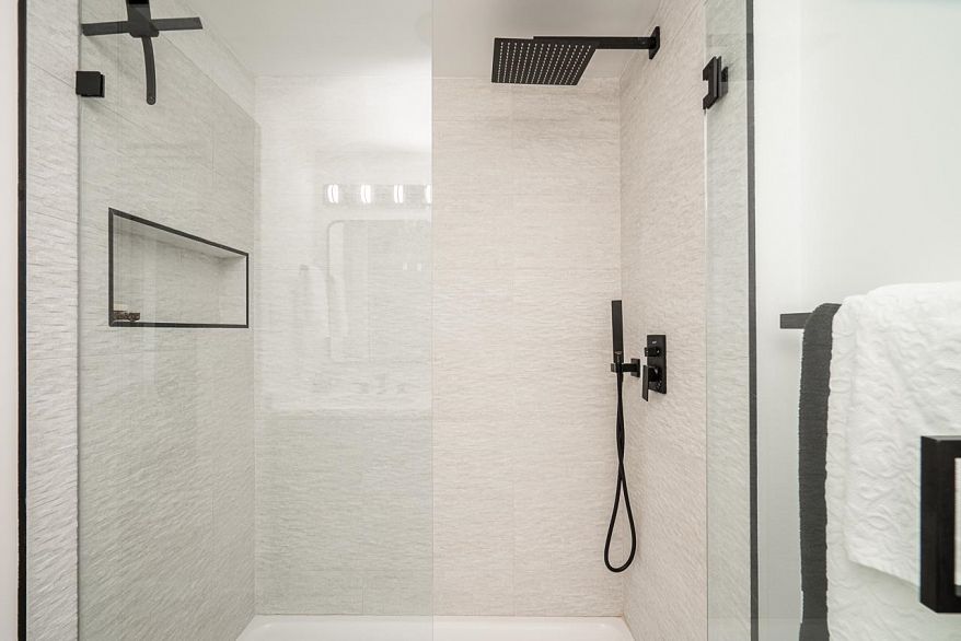 906 189 Davie Street