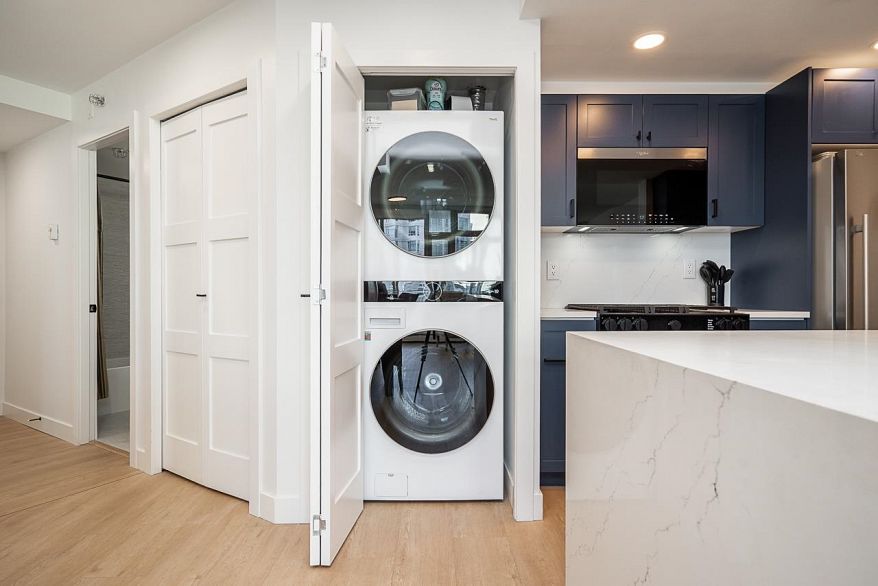 906 189 Davie Street