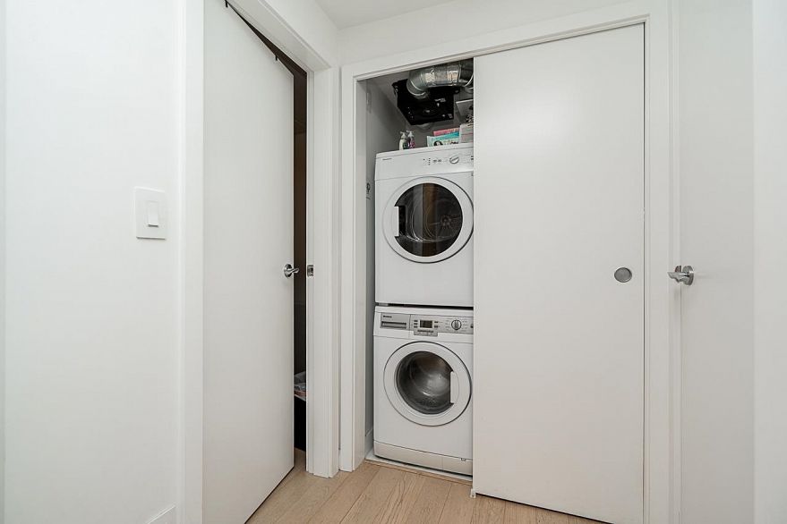 301 4638 Gladstone Street