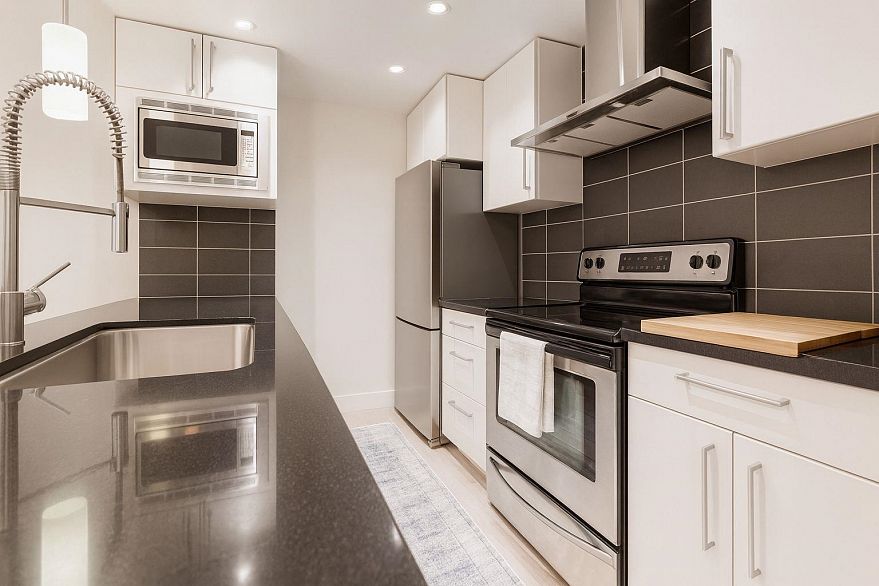 226 188 Keefer Place