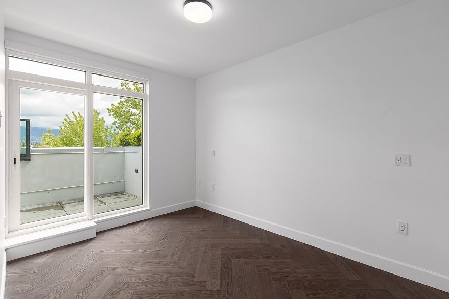 406 3668 W 10th Avenue