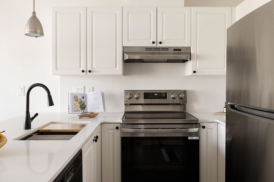 303 788 E 8th Avenue