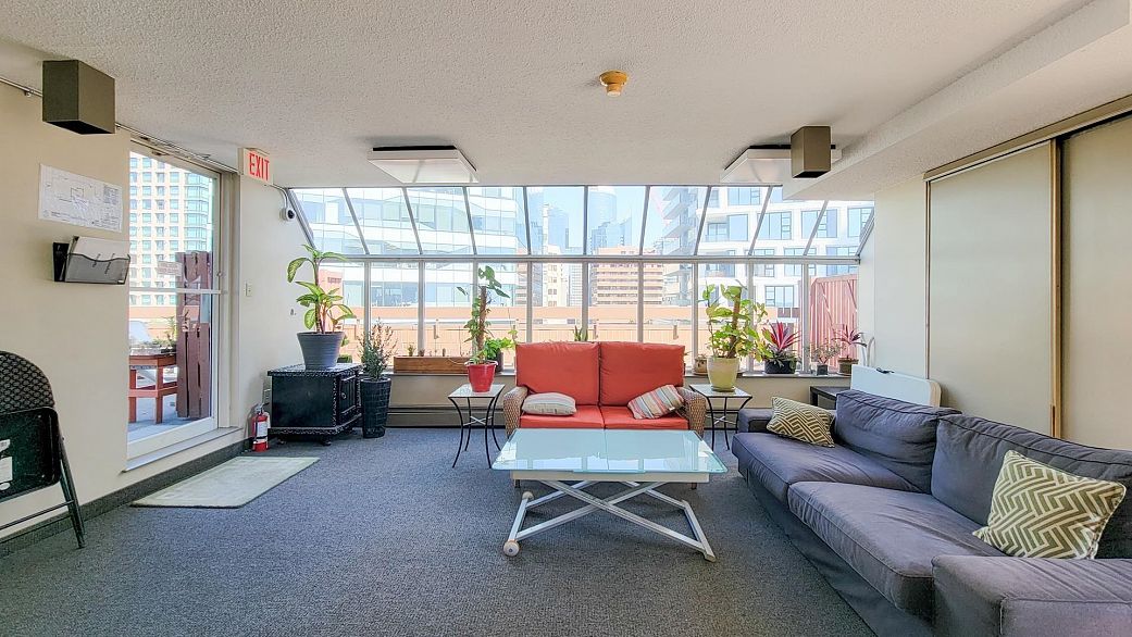 512 950 Drake Street